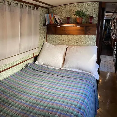 Cosy Narrowboat Leeds Dock * Leeds (West Yorkshire)