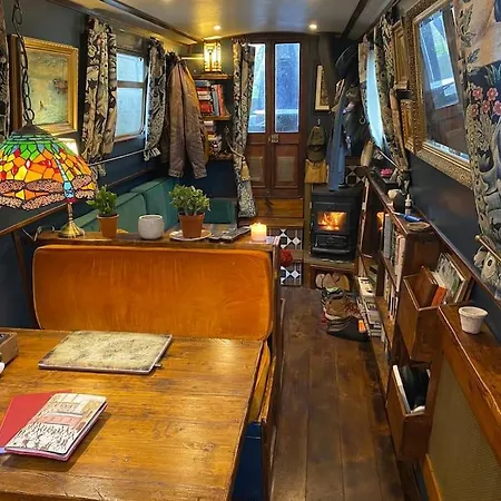 Cosy Narrowboat Leeds Dock Leeds (West Yorkshire)